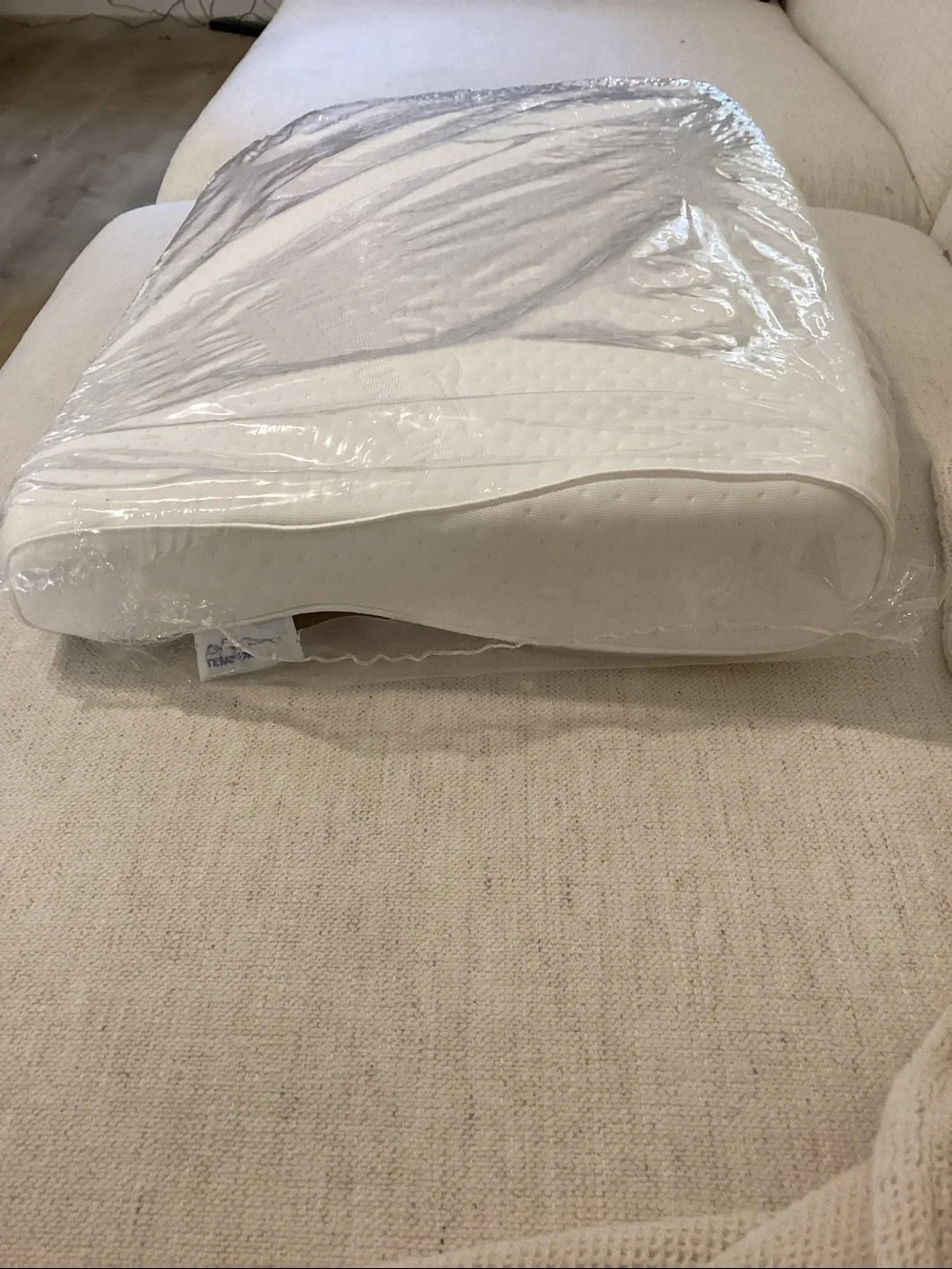 Tempur-Pedic Neck Pillow Standard Size SMALL, NWT open box